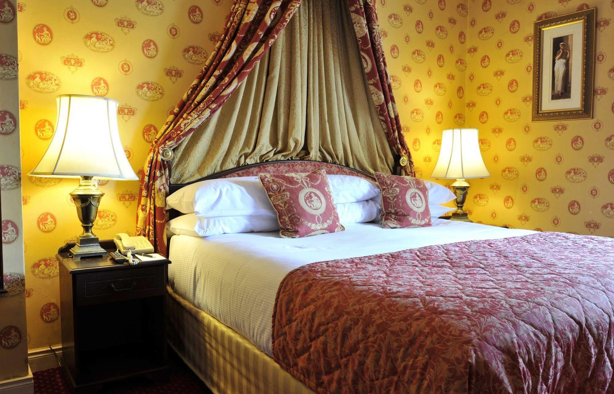 Temple Gate Hotel Ennis Eksteriør billede